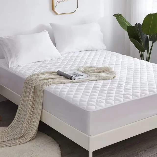 Quilted Waterproof Mattress Protector Fitted Deep Pocket Mattress Cover Soft Breathable Bed Protector for Children and Adults