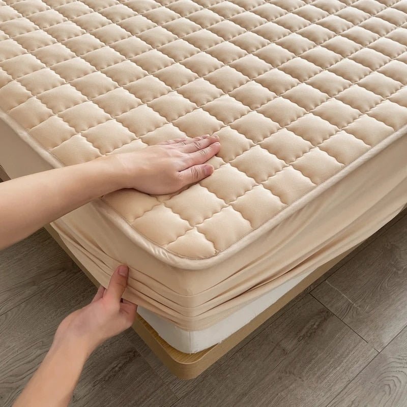 Quilted Fitted Mattress Protector with Deep Elastic Pocket for Bedroom