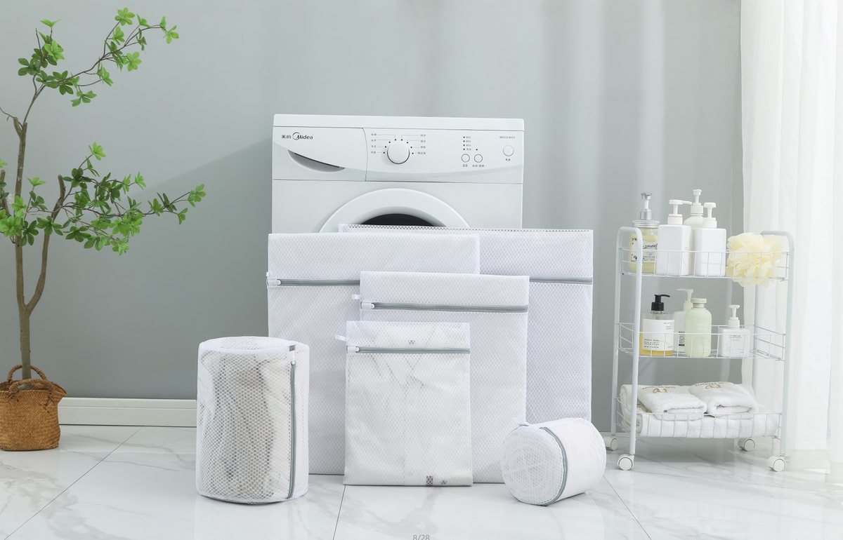 Mesh Laundry Bags Set of Six Zip Up Washing Machine Bags for Delicates | Lingerie | Socks and Baby Clothes