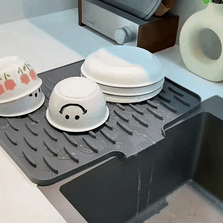 Silicone Dish Drying Mat with Raised Ridges and Drain Lip for Kitchen Worktops